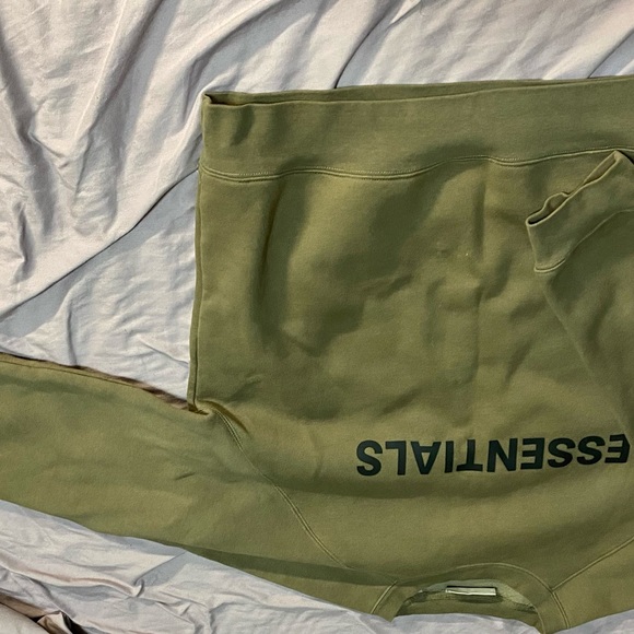 Fear of god essentials size large excellent condition crewneck - Picture 6 of 8